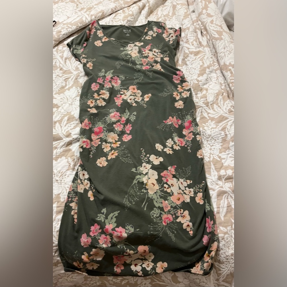 Isabel Maternity by Ingrid and Isabel. Short sleeve t-shirt maternity dress.